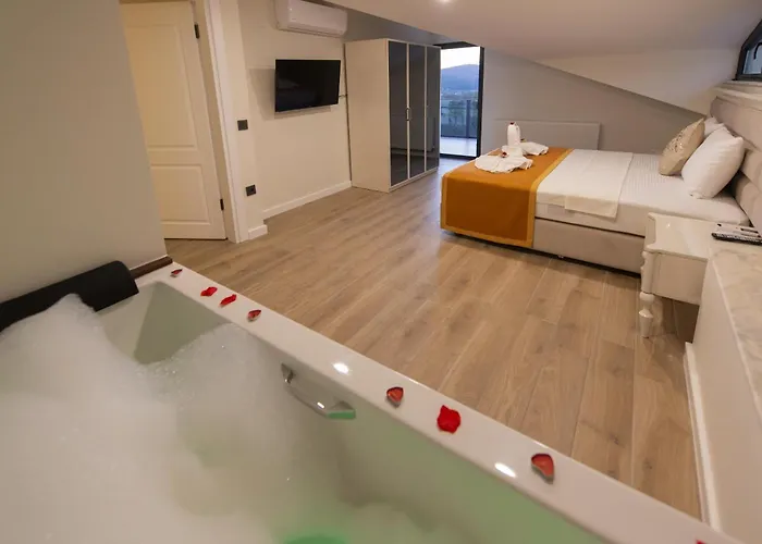 Oeluedeniz Ovacik 4 1 Salon 8 Kisilik Tatil Villasi וילה פאטהיה