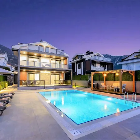 Oeluedeniz Ovacik 4 1 Salon 8 Kisilik Tatil Villasi Villa Fethiye