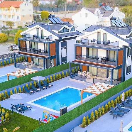 Oeluedeniz Ovacik 4 1 Salon 8 Kisilik Tatil Villasi フェティエ