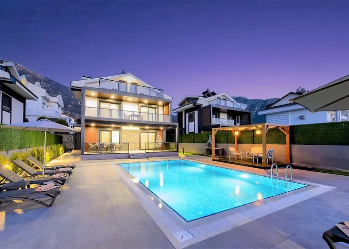 Oeluedeniz Ovacik 4 1 Salon 8 Kisilik Tatil Villasi Vila Fethiye