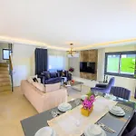 Oeluedeniz Ovacik 4 1 Salon 8 Kisilik Tatil Villasi *